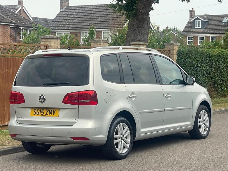 VOLKSWAGEN TOURAN