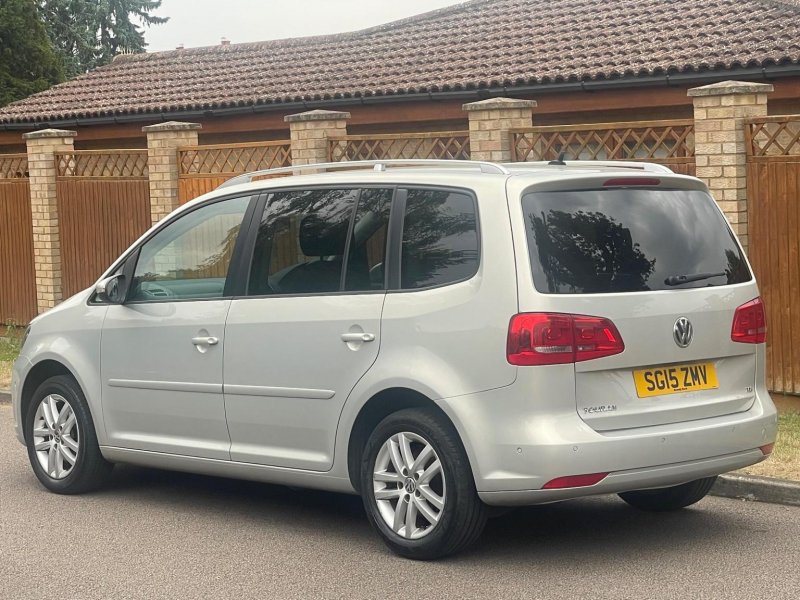 VOLKSWAGEN TOURAN